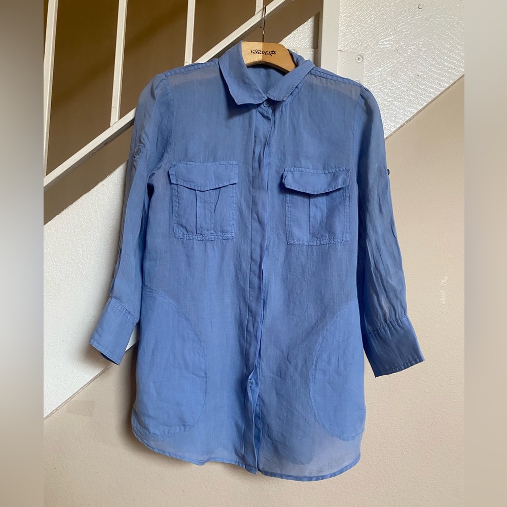 Theory Blue Blouse. Long Sleevs Roll tab Sleevs
Front pockets